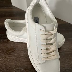 Steve Madden size 7 Hanly white platform tennis shoe